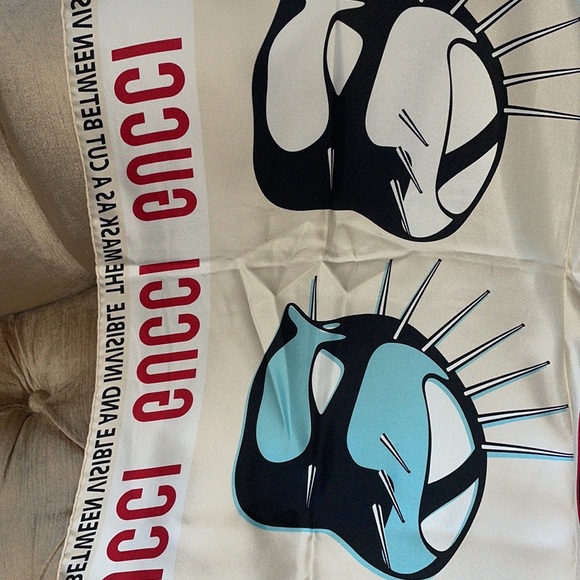 New authentic unisex gucci silk scarf - Picture 3 of 8